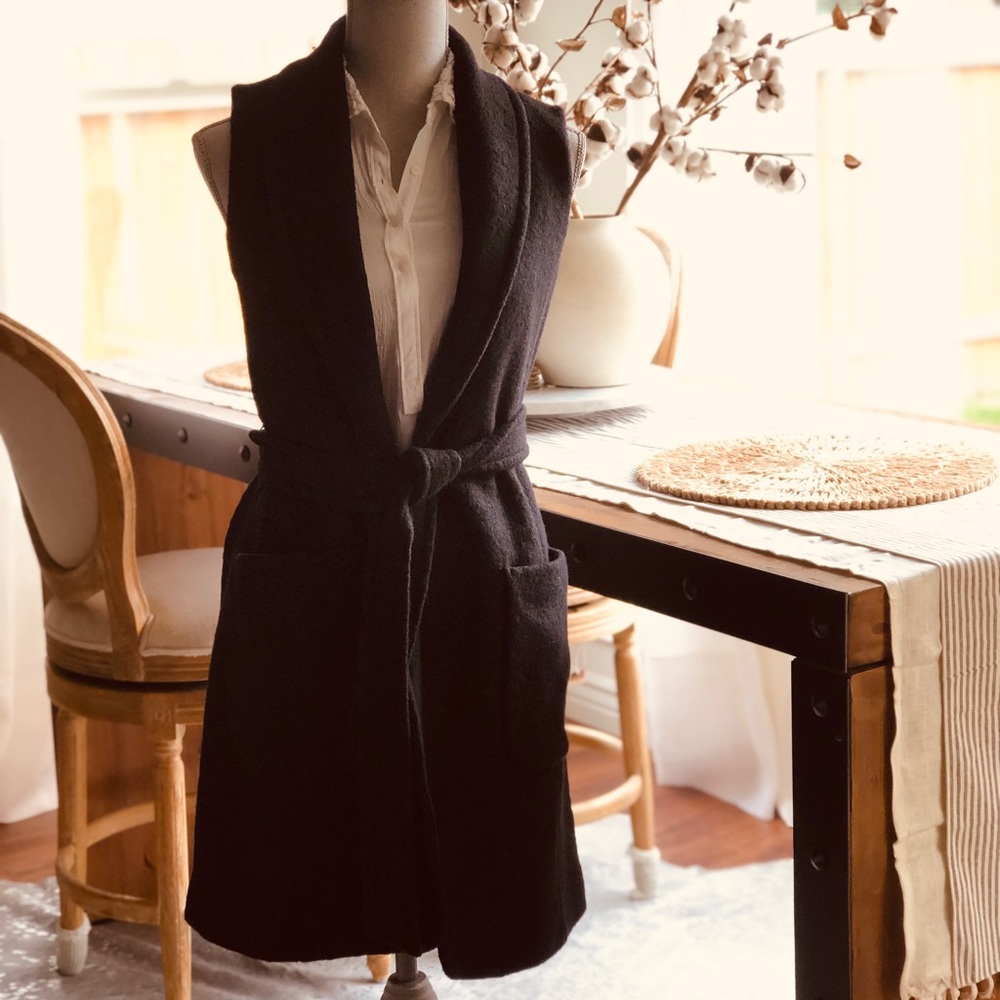 Sleeveless wool sweater jacket
